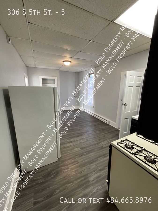 306 S 5th St #5 - Photo 5 of 10