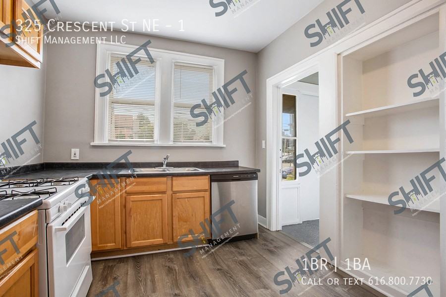 325 Crescent St Ne #1 - Photo 2 of 15