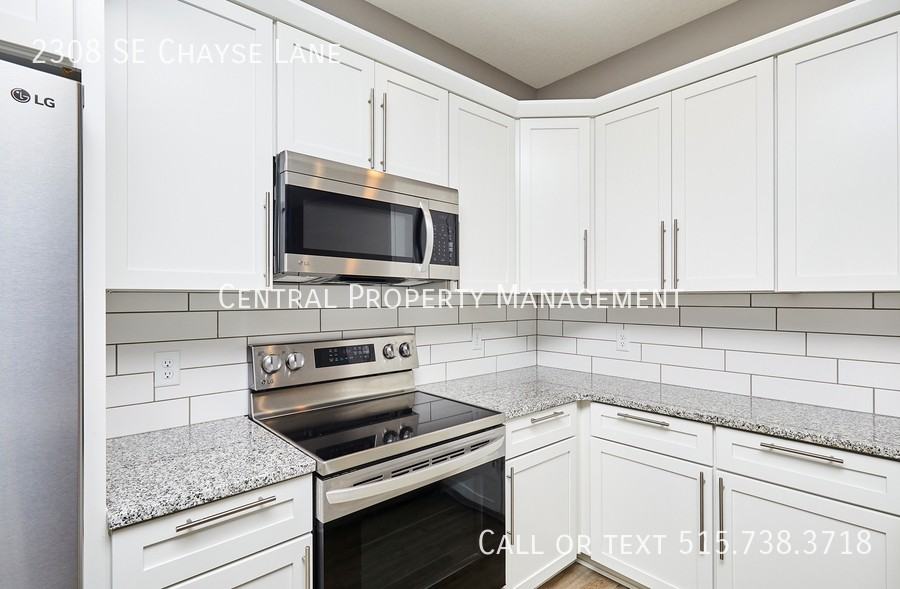 2305 Se Sydney Ln - Photo 7 of 25