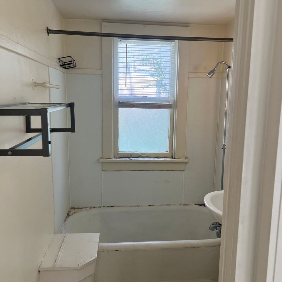 1108 E Clarke St - Photo 2 of 14