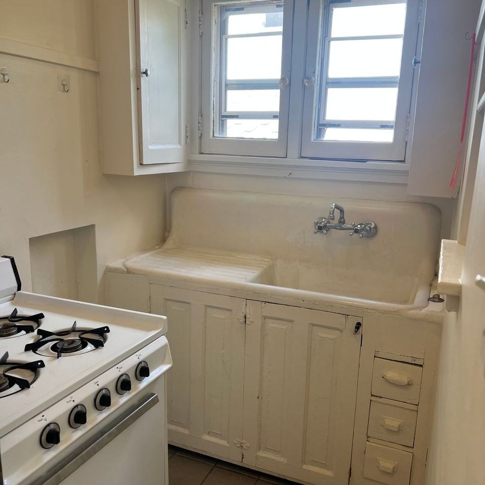 1108 E Clarke St - Photo 5 of 14