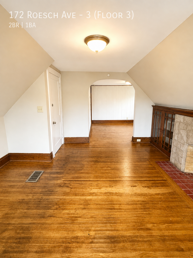 172 Roesch Ave #3FL3 - Photo 2 of 8