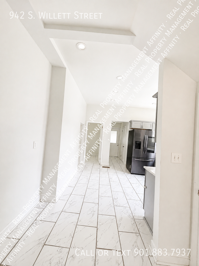 942 S Willett St - Photo 6 of 17