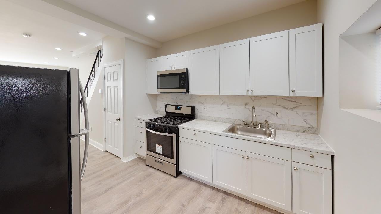 1919 Pierce St - Photo 5 of 22