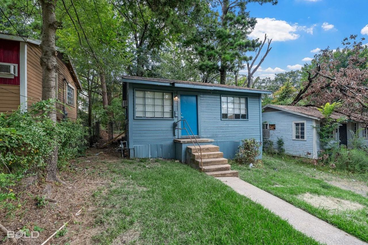 1354 Summers St - Photo 4 of 17