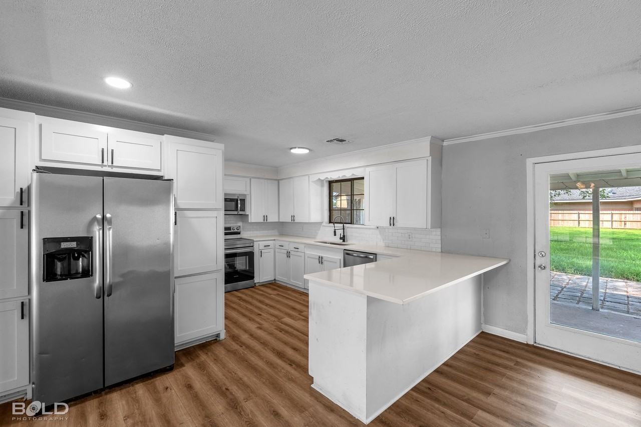 1623 Success St - Photo 3 of 38