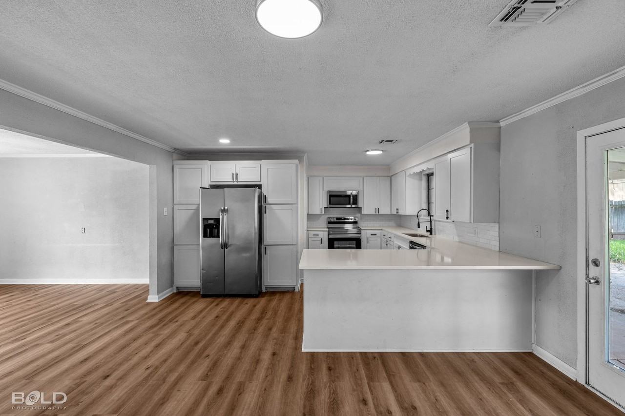 1623 Success St - Photo 5 of 38