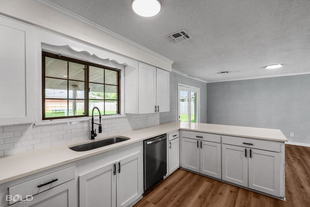 1623 Success St - Photo 7 of 38