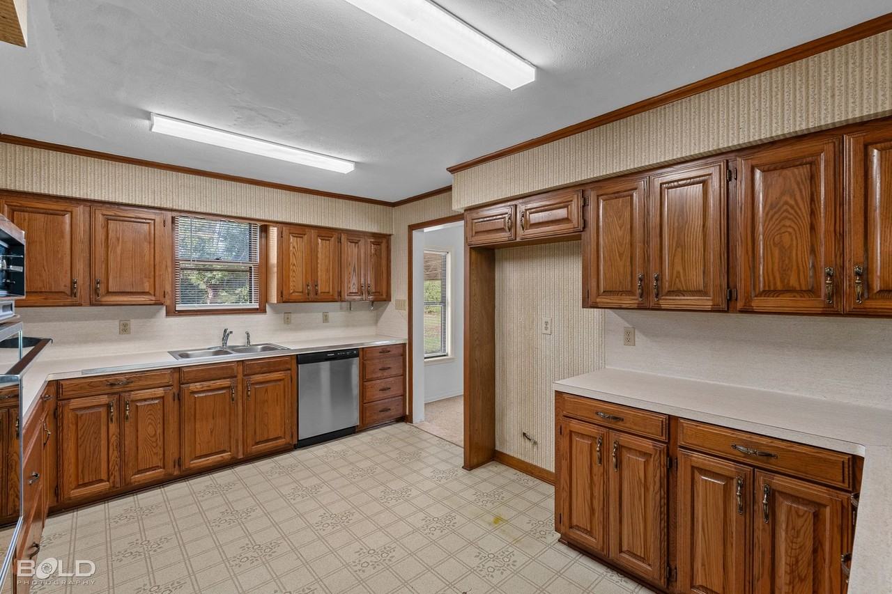2903 Williamson Way - Photo 4 of 35