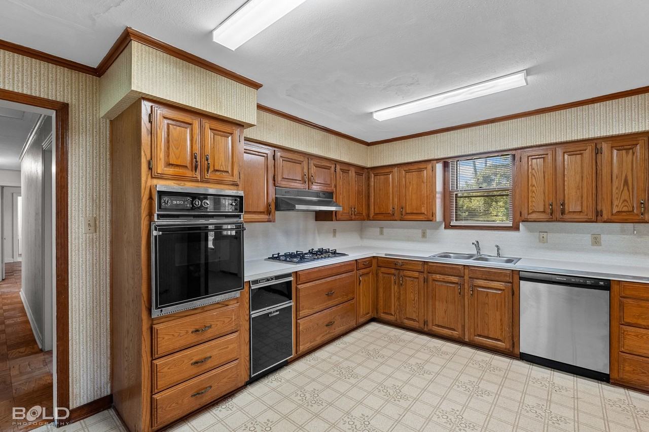 2903 Williamson Way - Photo 5 of 35