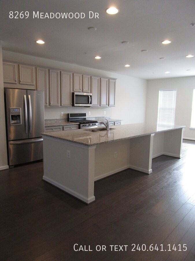 8269 Meadowood Dr - Photo 4 of 24