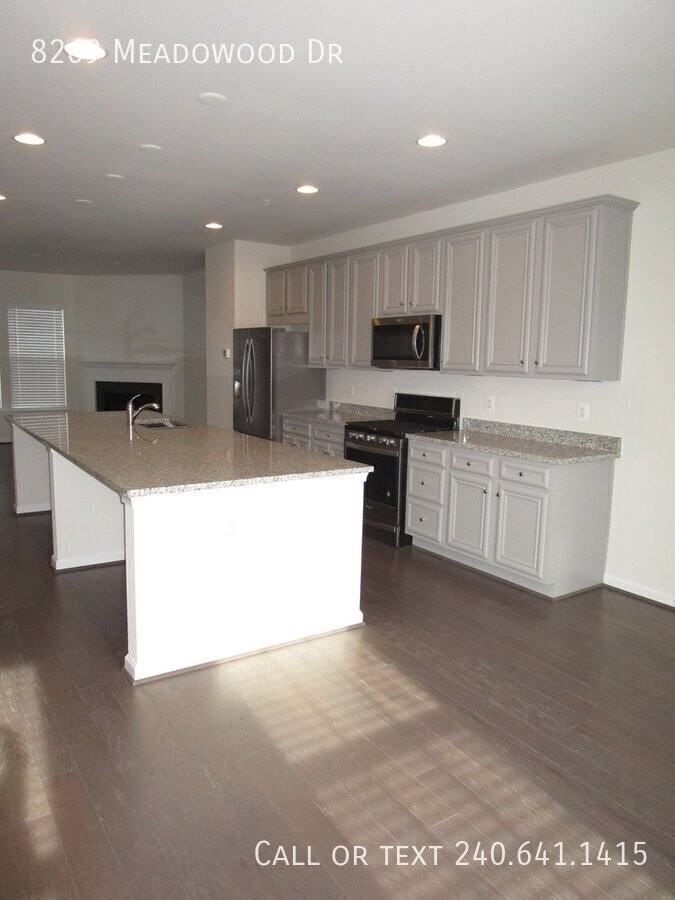 8269 Meadowood Dr - Photo 5 of 24