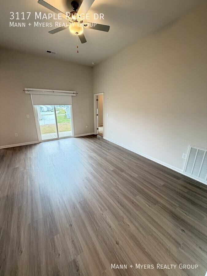 3117 Maple Ridge Dr - Photo 5 of 28