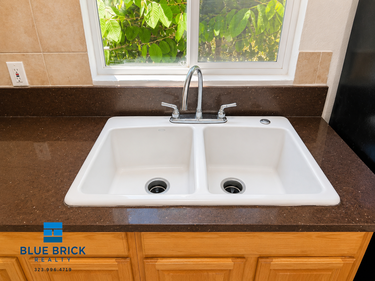 2426 Wabash Ave - Photo 4 of 17
