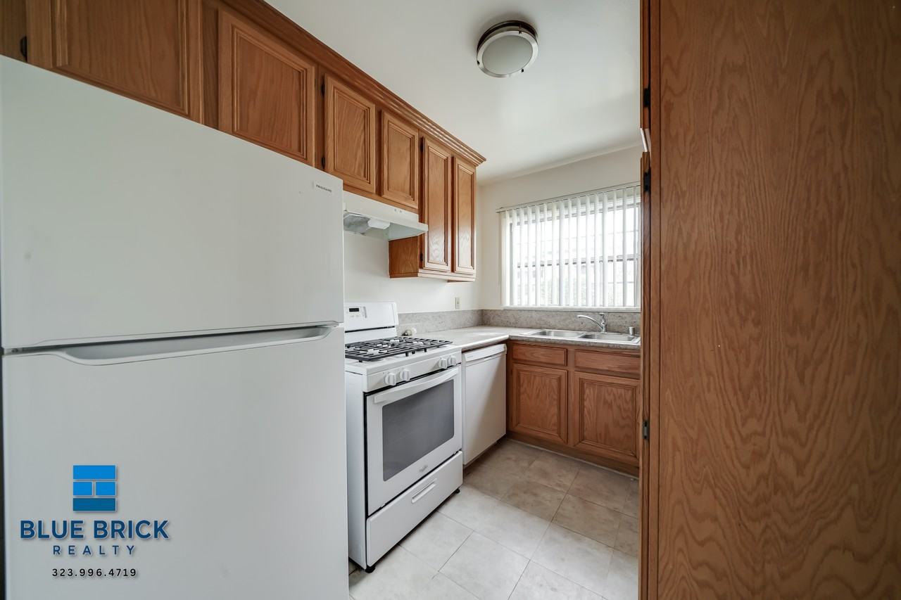 9633 W Olympic Blvd #10 - Photo 3 of 28