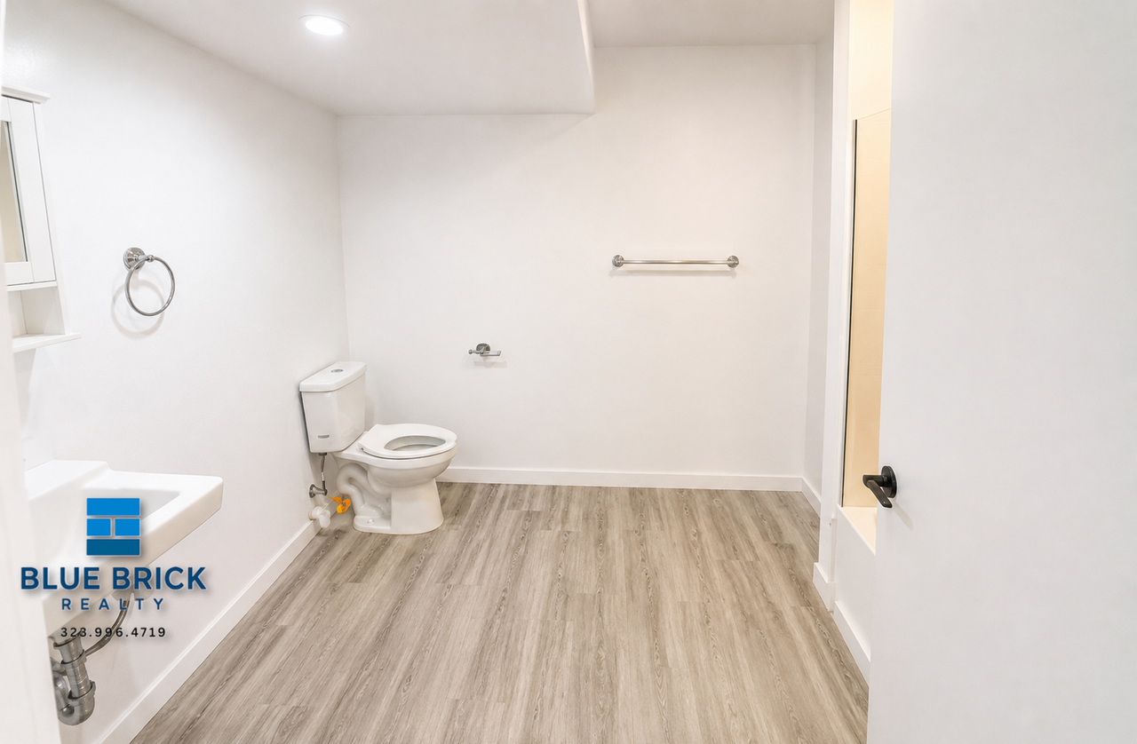 1348 E 27th St #101 - Photo 5 of 6