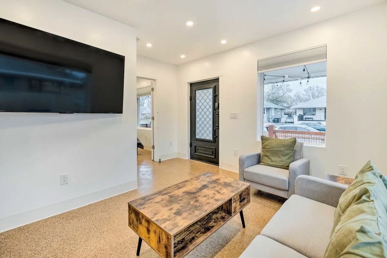 2324 S Green St - Photo 5 of 22
