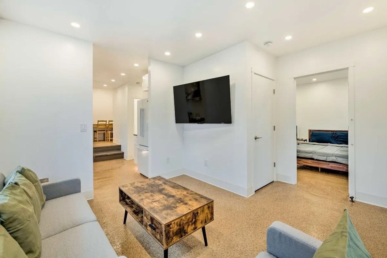2324 S Green St - Photo 6 of 22