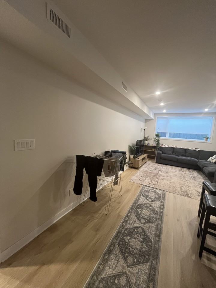 1355 Gosset St - Photo 6 of 30