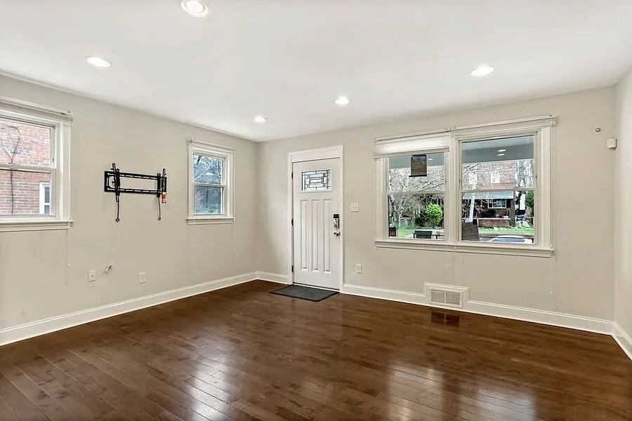 1274 Delafield Pl Ne #NA - Photo 2 of 21