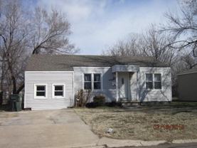 209 E Douglas Dr - Photo 1 of 1