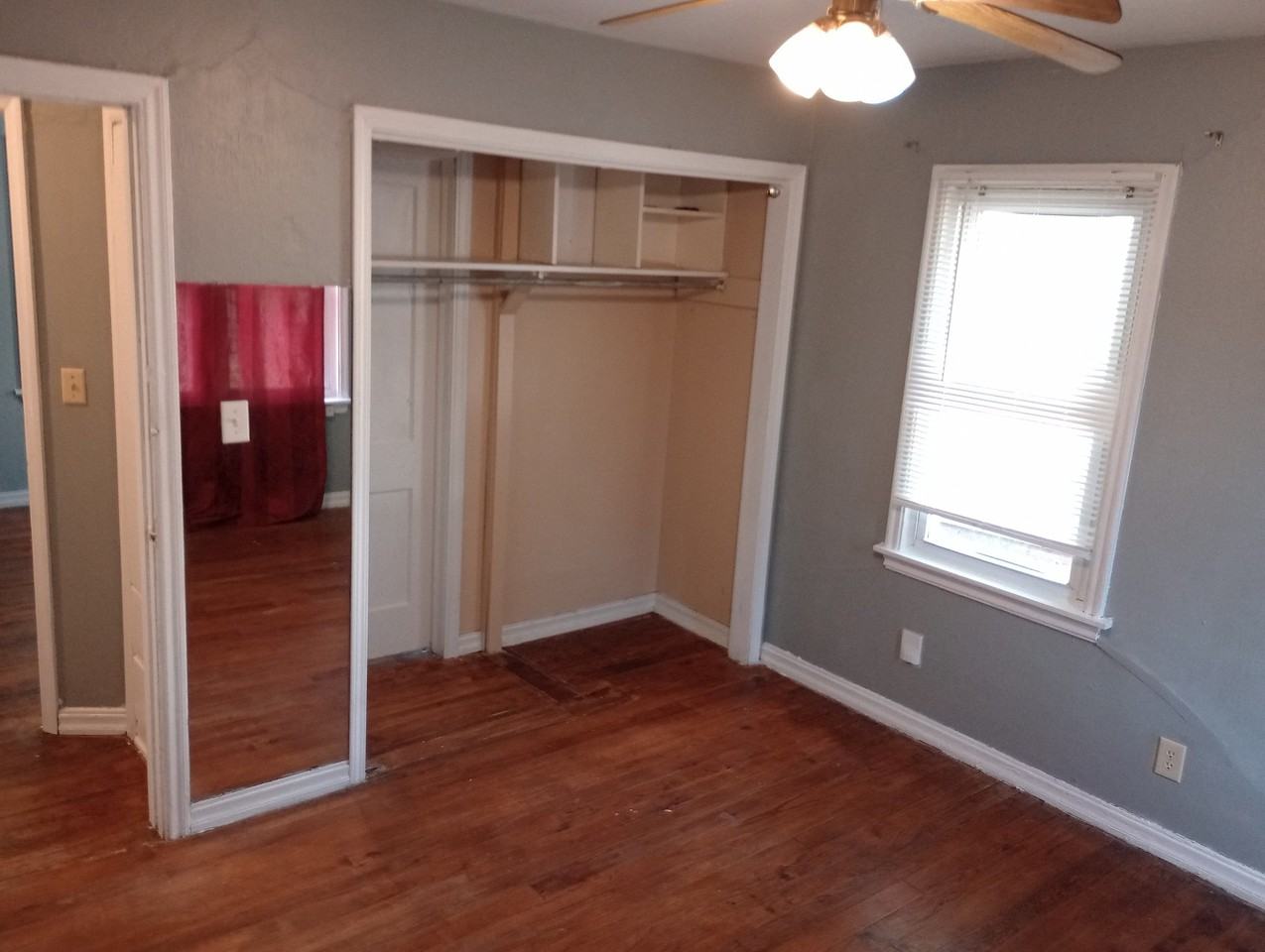 209 E Douglas Dr - Photo 4 of 19