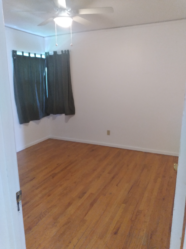 136 Pierce St - Photo 4 of 6