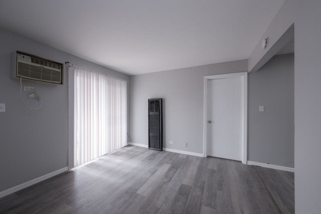 15311 Kilpatrick Ave Apt 2 - Photo 2 of 12
