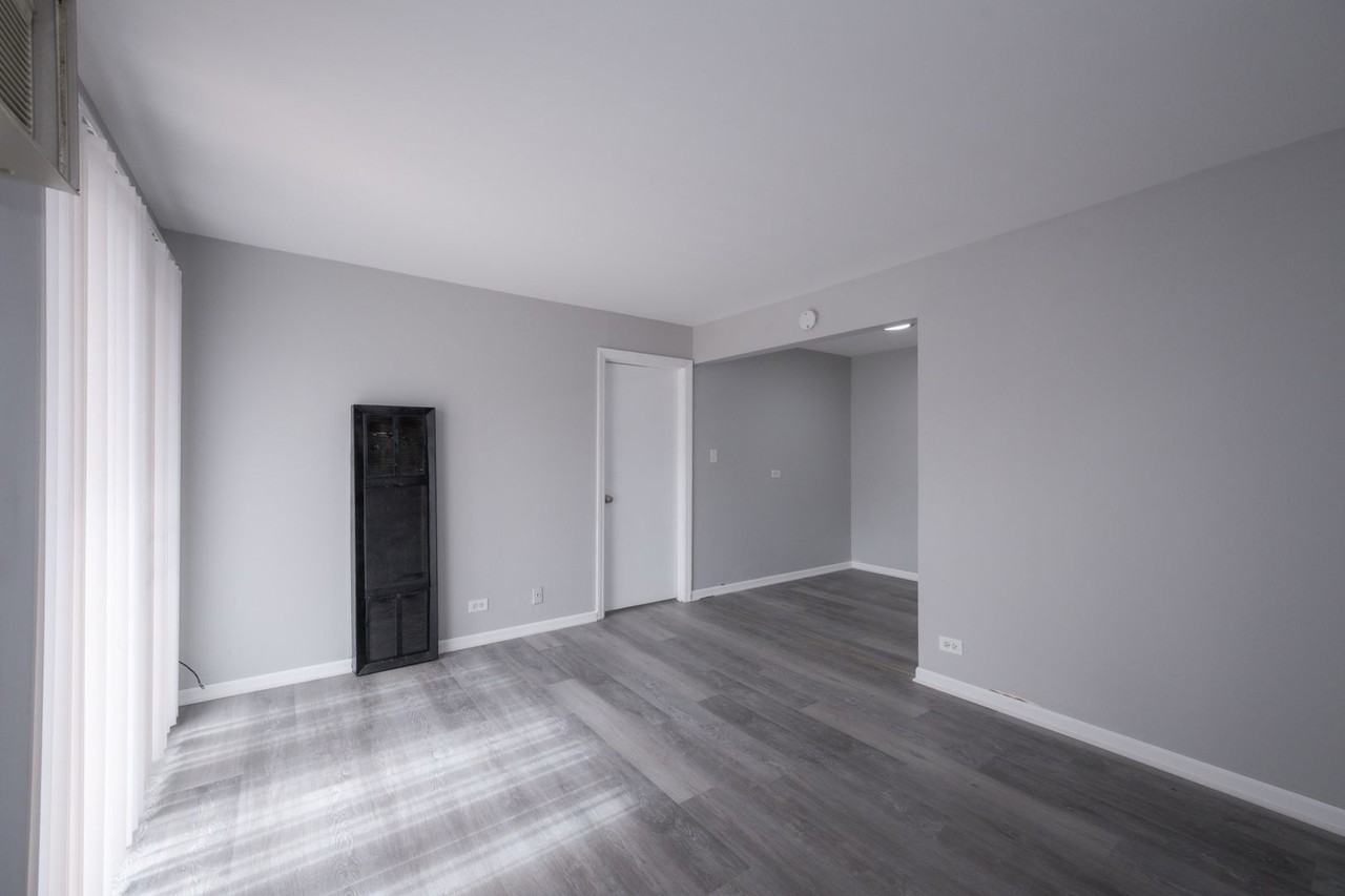 15311 Kilpatrick Ave Apt 2 - Photo 3 of 12