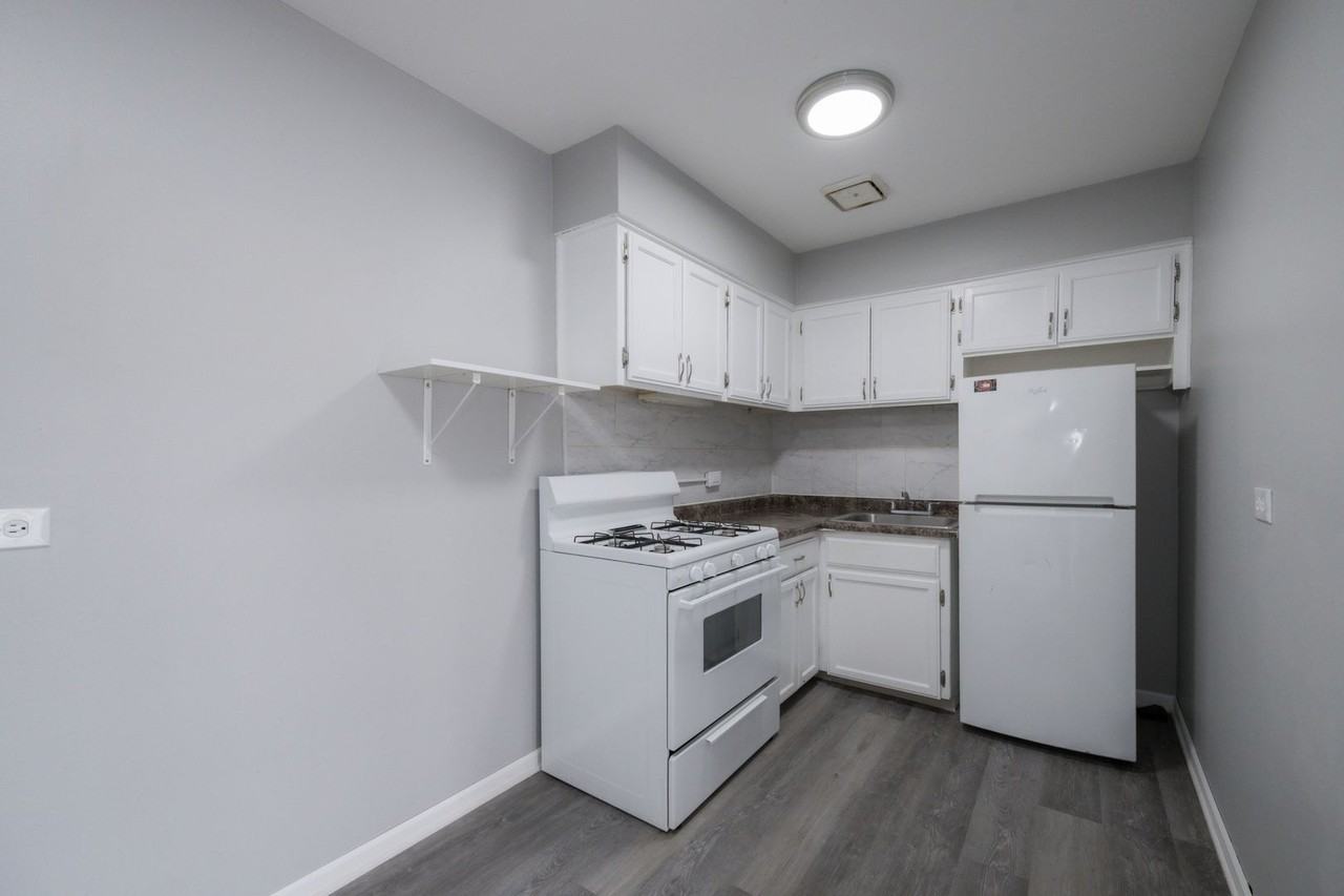 15311 Kilpatrick Ave Apt 2 - Photo 5 of 12