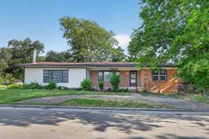 featured image of 4400 Hodgkins Rd