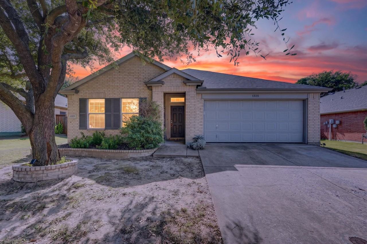 1325 Periwinkle Dr - Photo 2 of 20