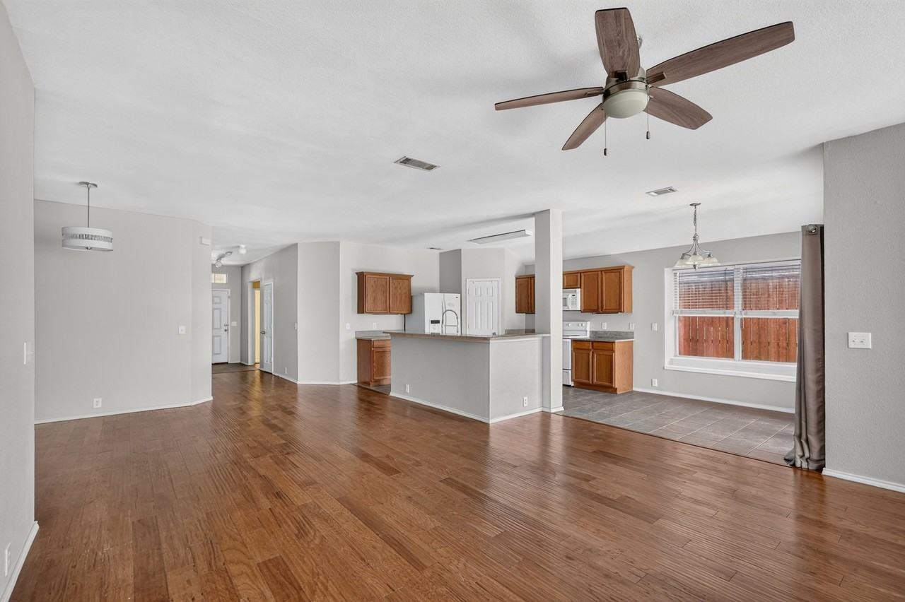 1325 Periwinkle Dr - Photo 7 of 20