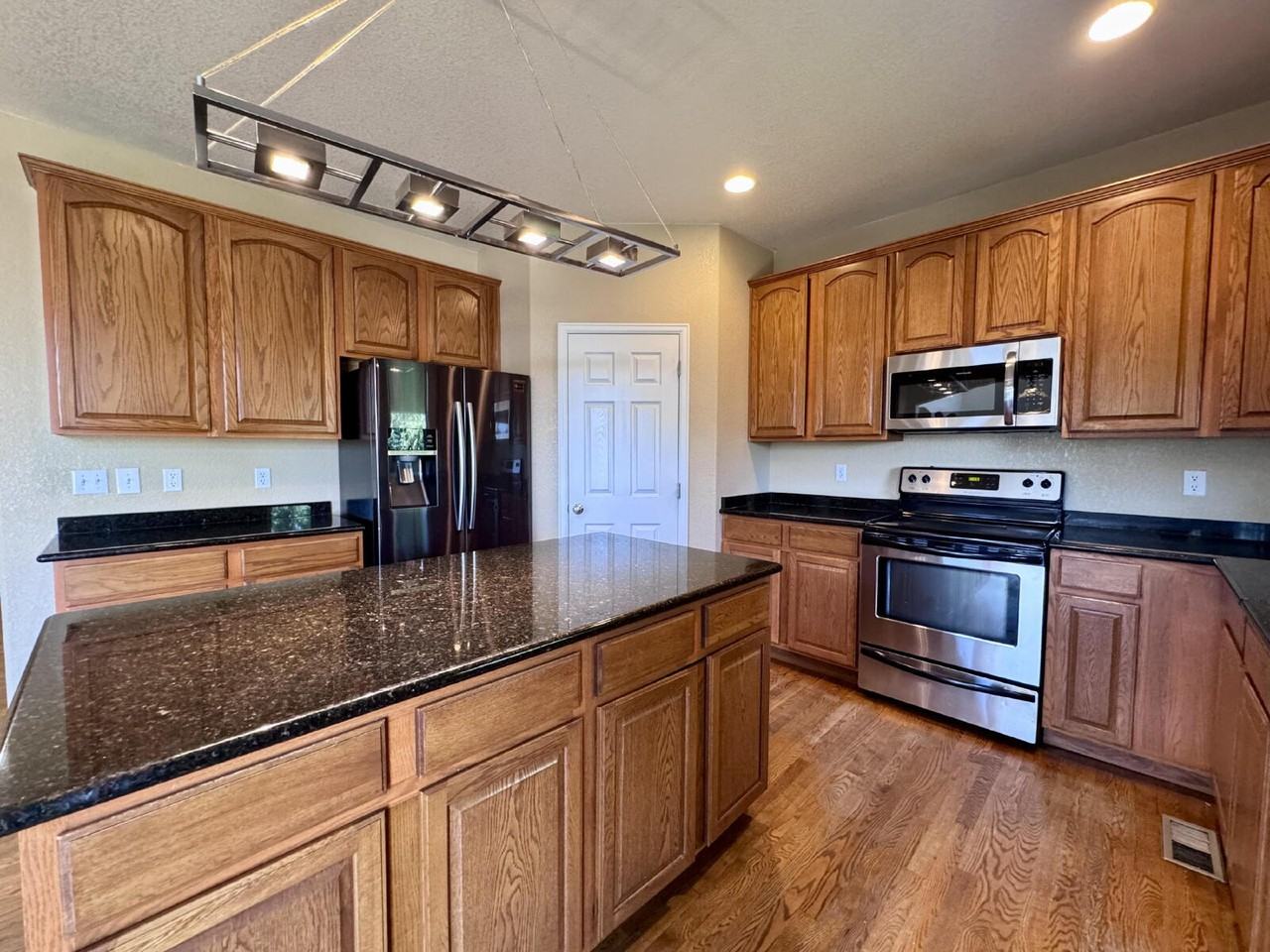 7031 S Oak Hill Cir - Photo 3 of 30