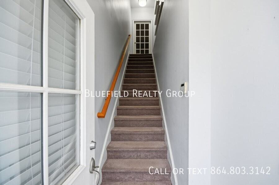 1 Edge Ct #B - Photo 3 of 35