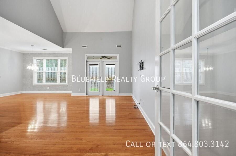 1 Edge Ct #B - Photo 4 of 35