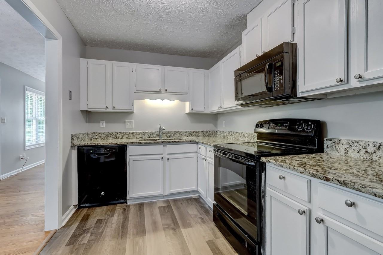 323 Farm Place Ct Ne - Photo 2 of 20