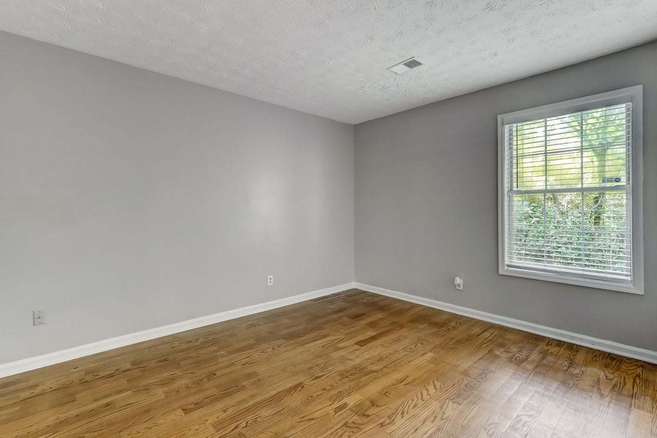 323 Farm Place Ct Ne - Photo 5 of 20