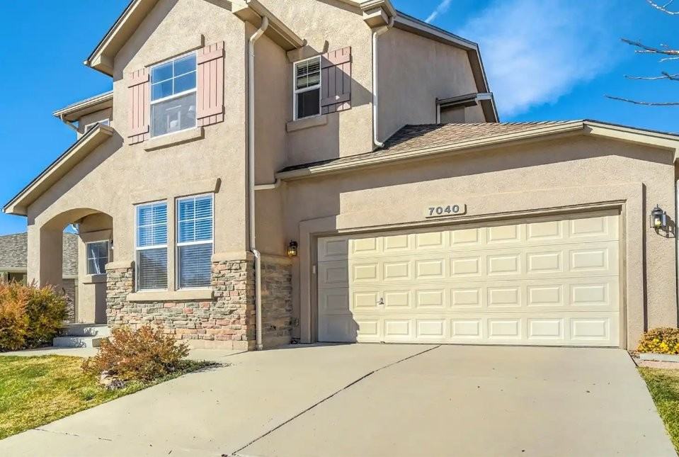 7040 Auburn Hills Ct - Photo 3 of 38