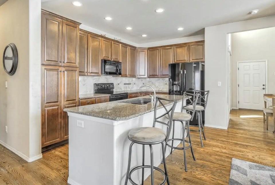 7040 Auburn Hills Ct - Photo 6 of 38