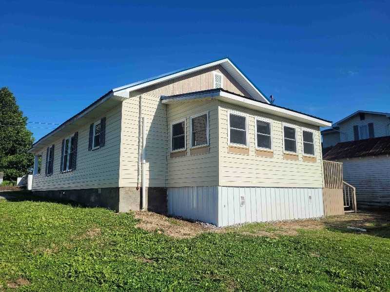 707 Hall St - Photo 3 of 17