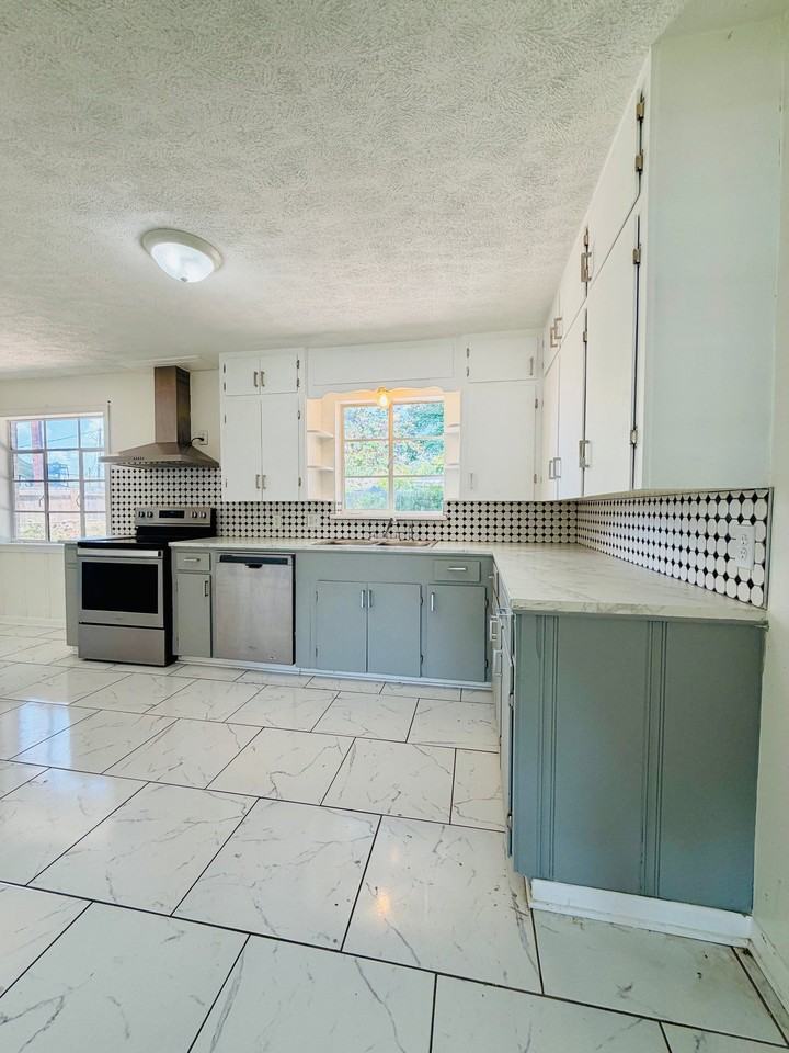 4224 Main St - Photo 6 of 21