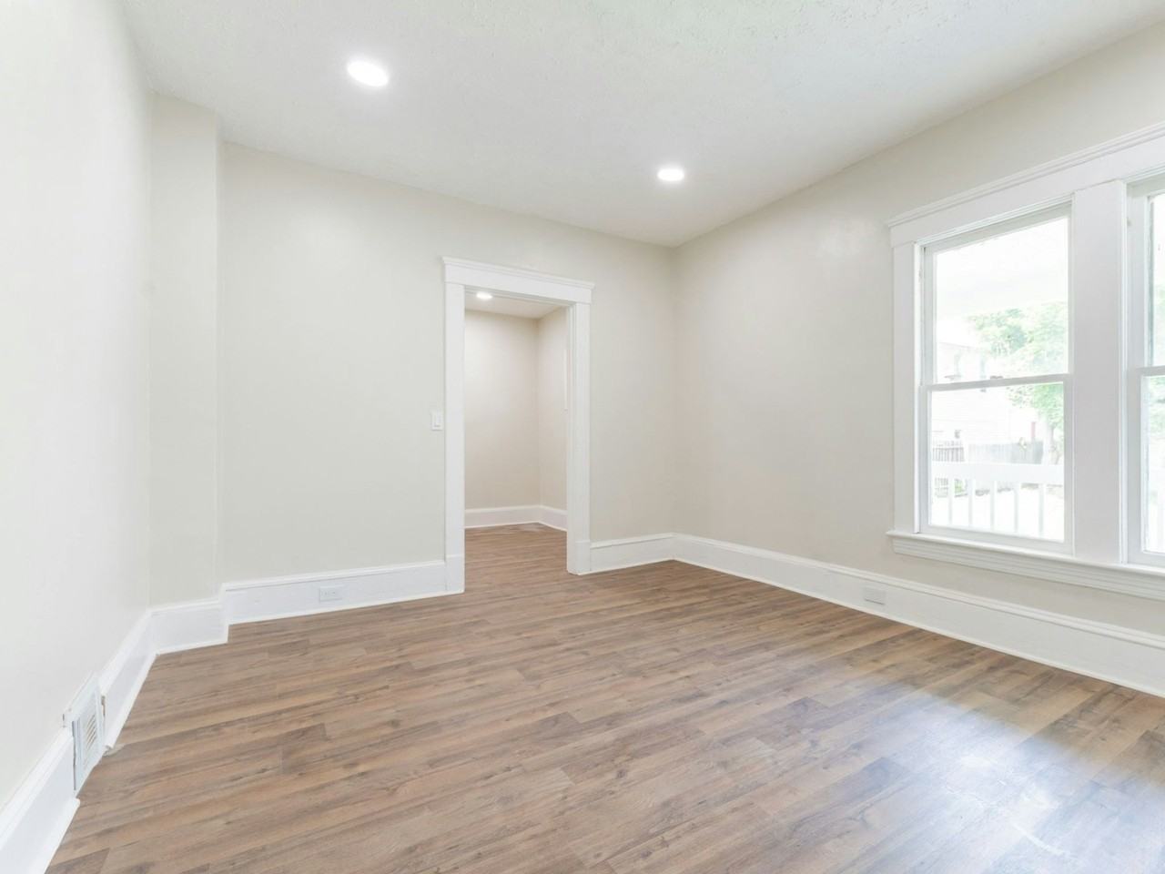 6709 Lawn Avenue - Photo 7 of 12