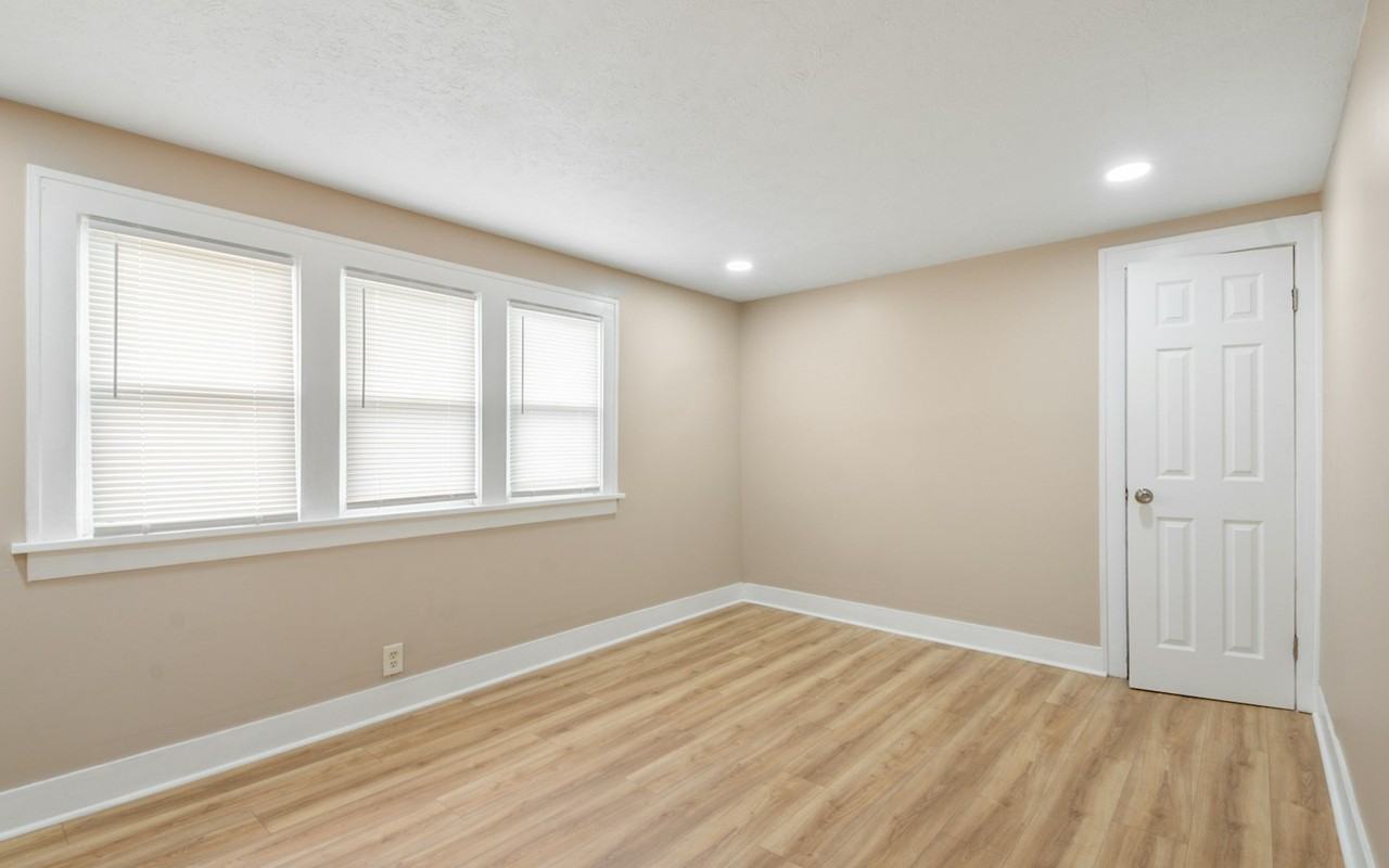 12805 Watterson Avenue - Photo 7 of 15