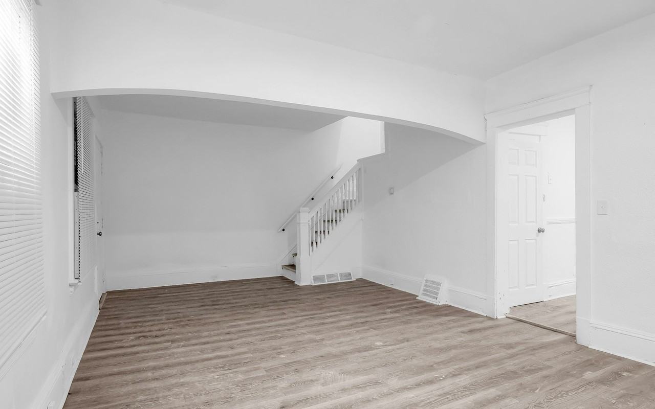 1260 East 61st Street, Unit B - Photo 4 of 13