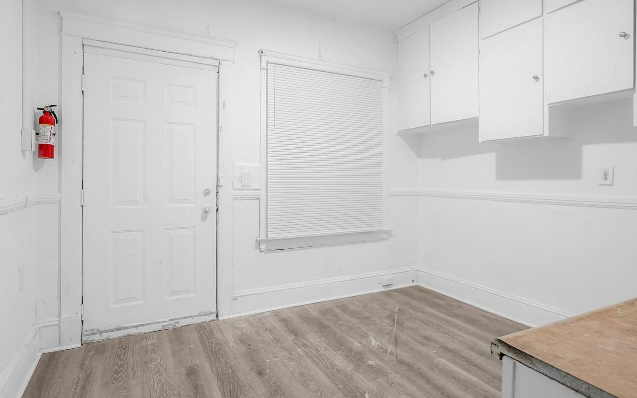 1260 East 61st Street, Unit B - Photo 5 of 13