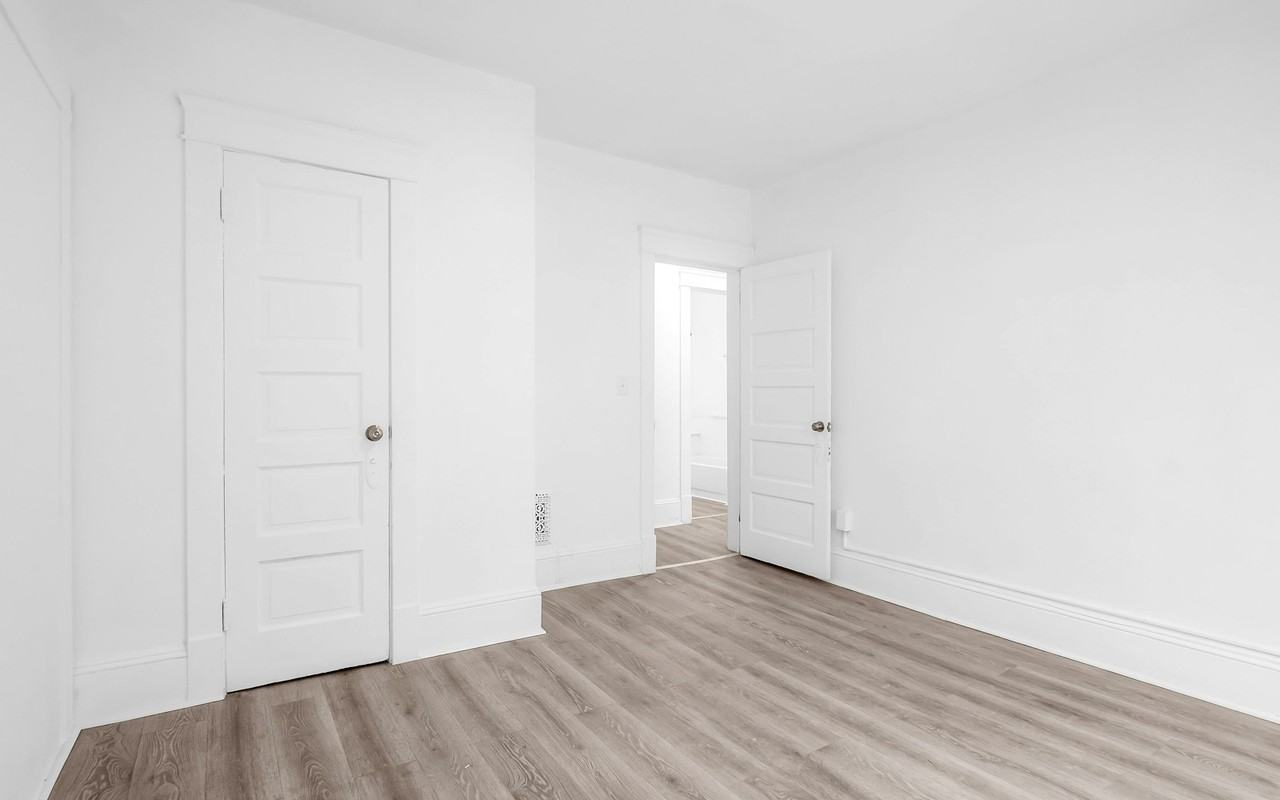 1260 East 61st Street, Unit B - Photo 7 of 13