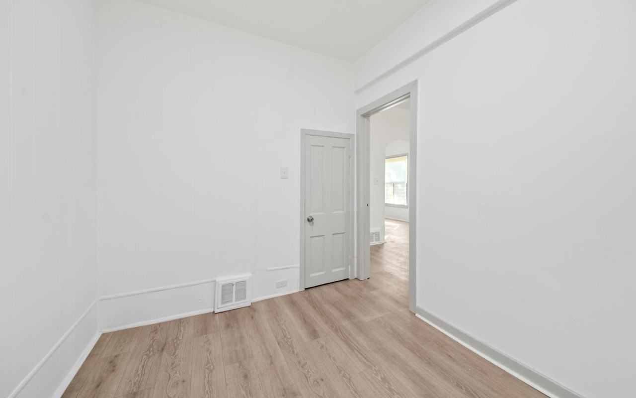2069 West 81st Street - Photo 3 of 21