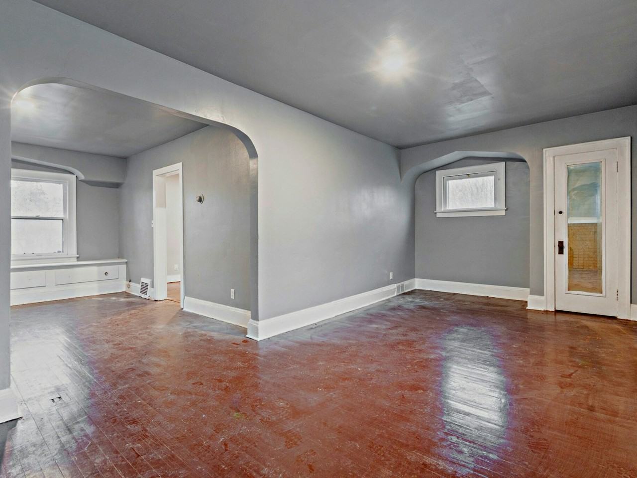 11009 Greenwich Avenue - Photo 2 of 8
