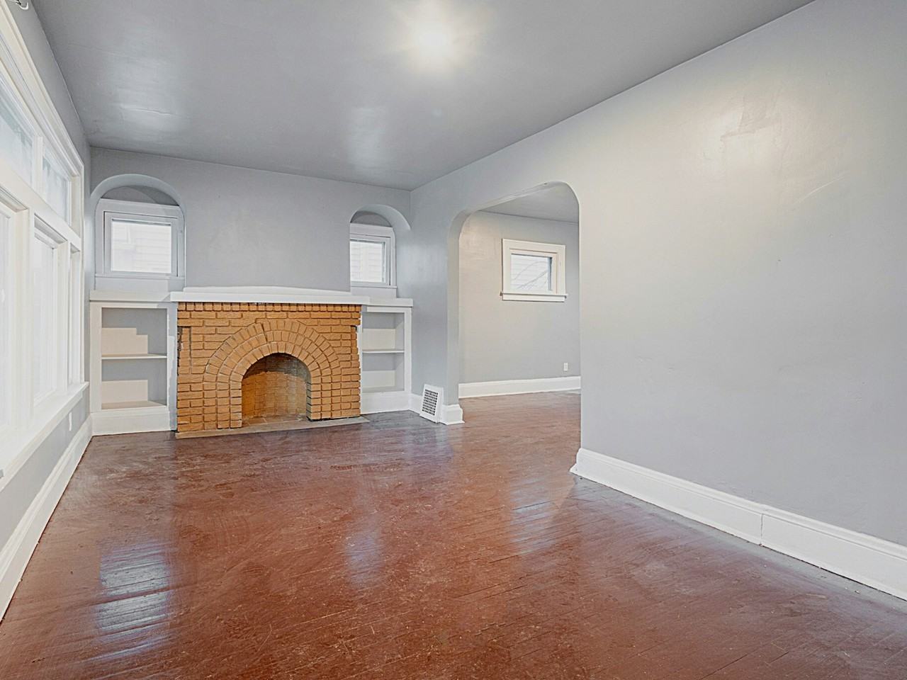 11009 Greenwich Avenue - Photo 3 of 8